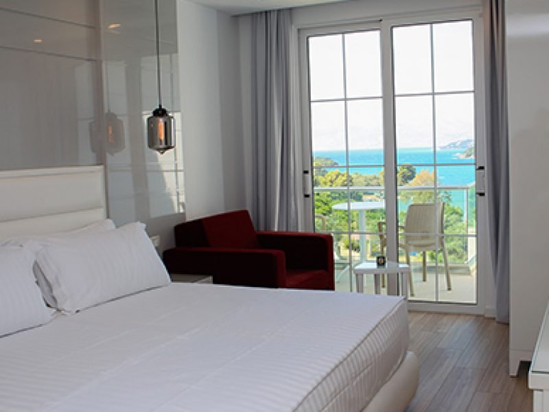 Deluxe Double Room with Balcony and Partial Sea View