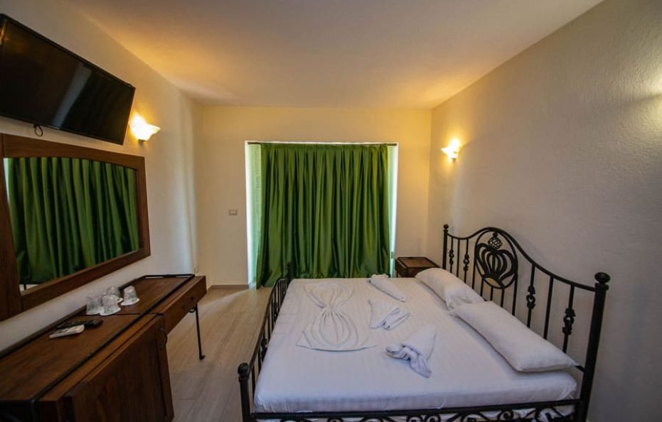 QUADRUPLE ROOM GARDEN VIEW AND VERANDA