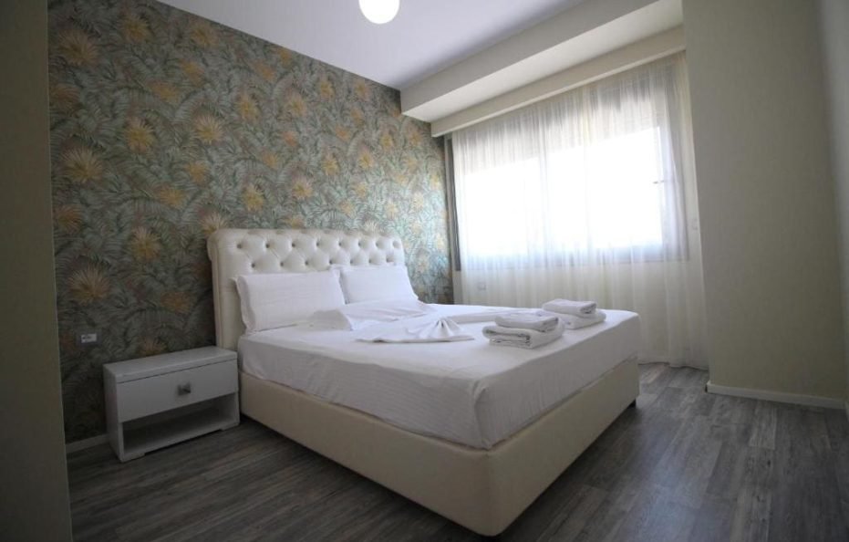 AP.1+1 (2 Adult + Child to 18 yrs)