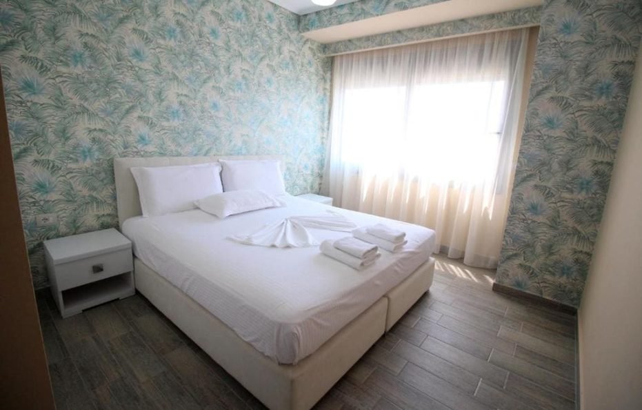 AP.1+1 (2 Adult + Child to 18 yrs)