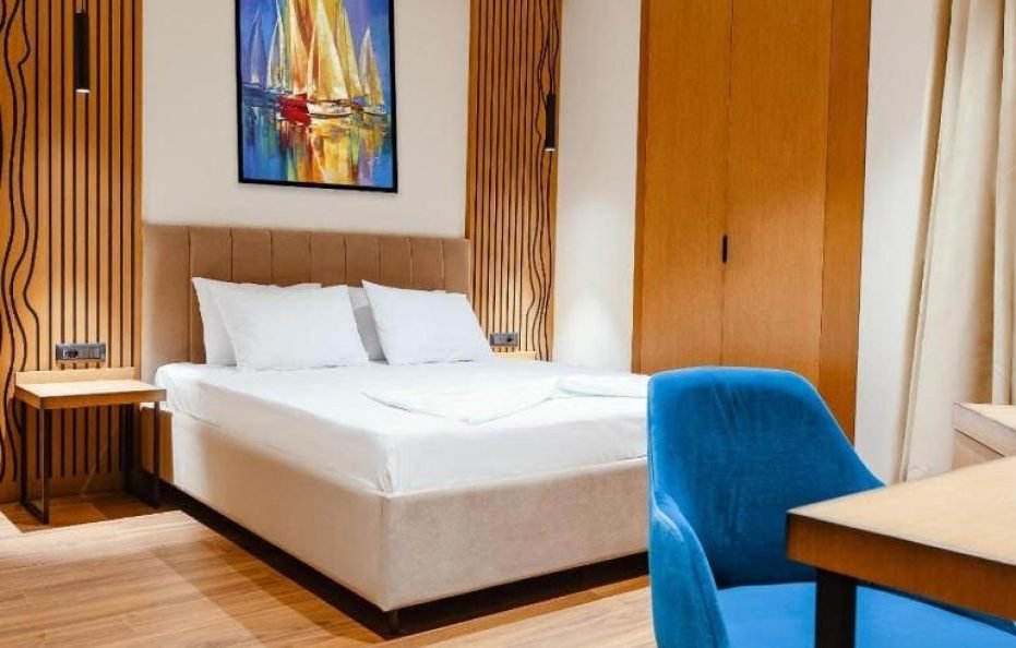 Double Deluxe Room with Extra Bed