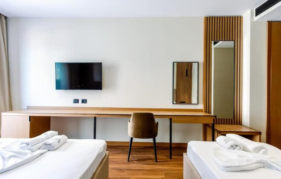 Double Deluxe Room with Extra Bed