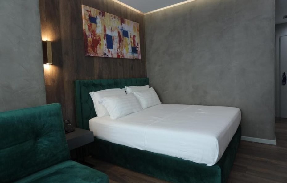 Deluxe room with side sea view