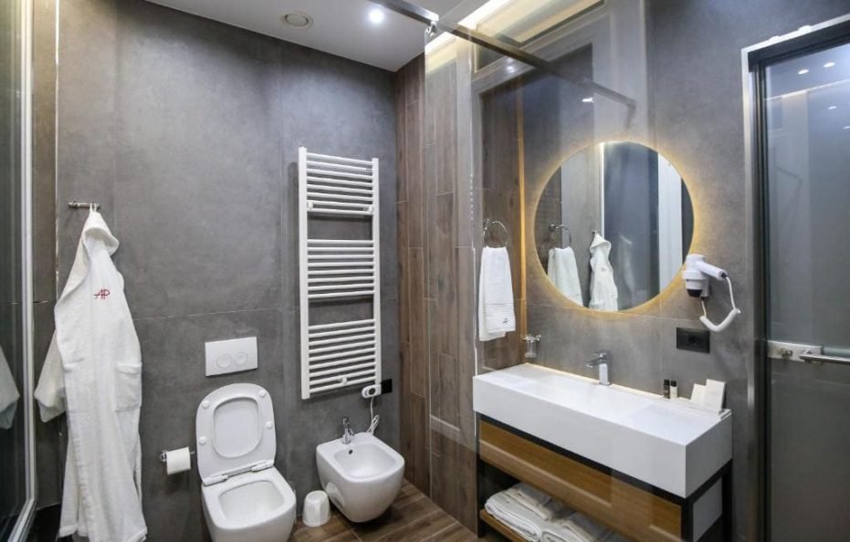 Deluxe room with side sea view