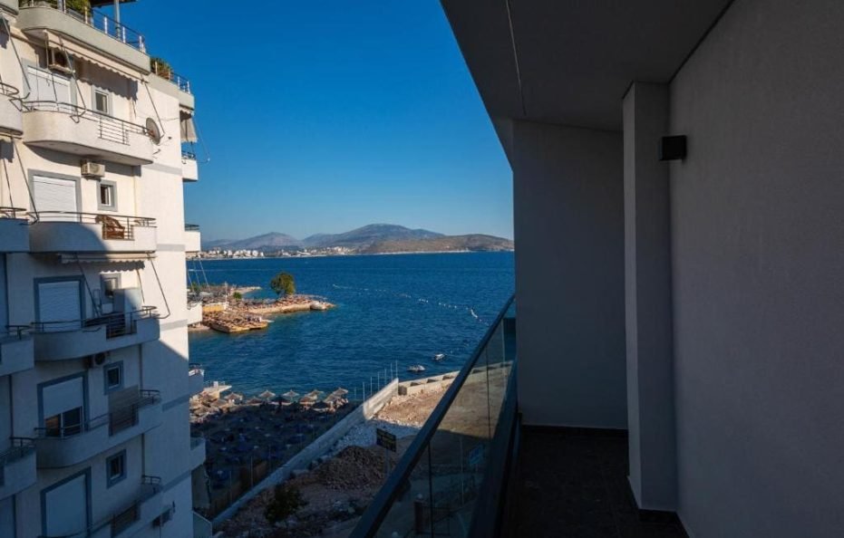 Deluxe Double Room with Side Sea View