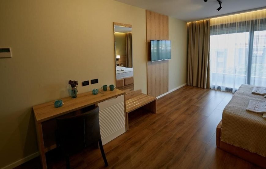 Deluxe Double Room with Side Sea View