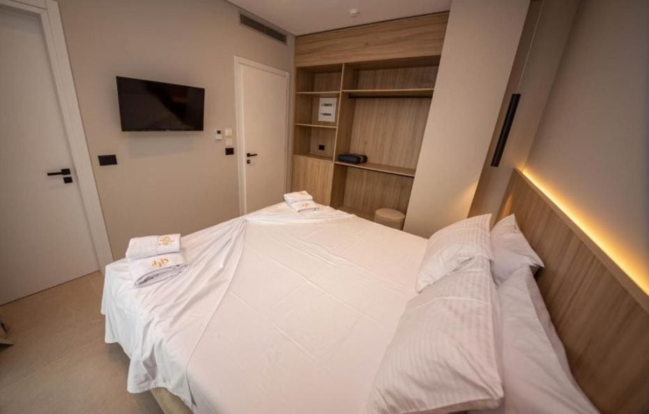 Deluxe Double Room with Side Sea View