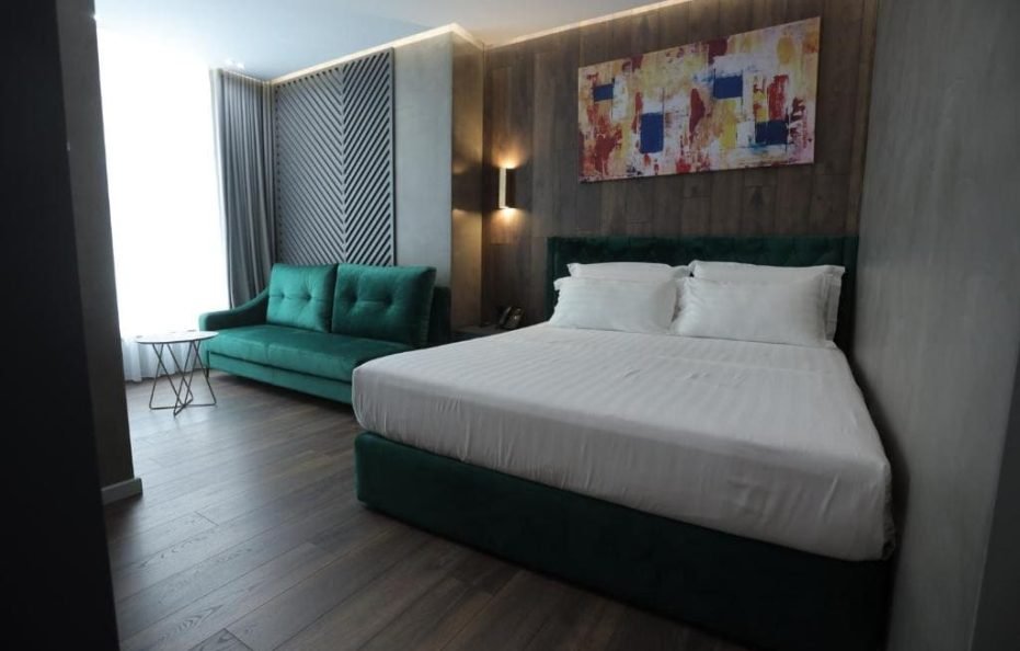 Deluxe room with side sea view