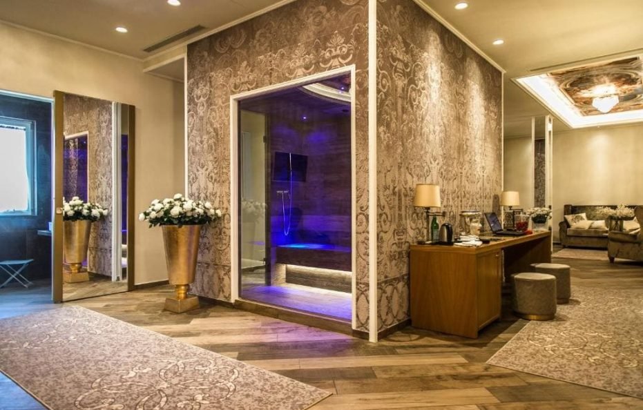 Deluxe Suite with Spa Bath