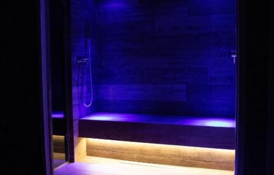 Deluxe Suite with Spa Bath