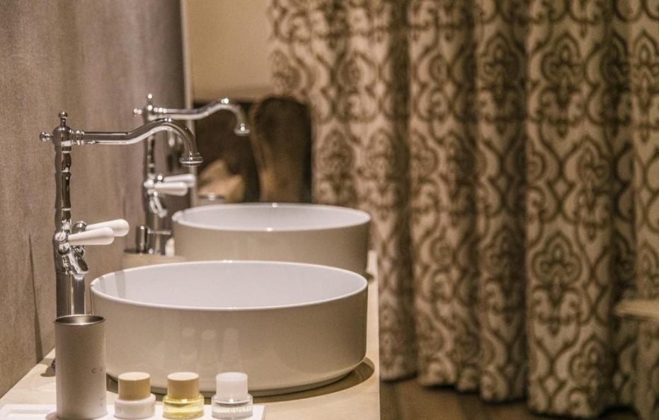 Deluxe Suite with Spa Bath