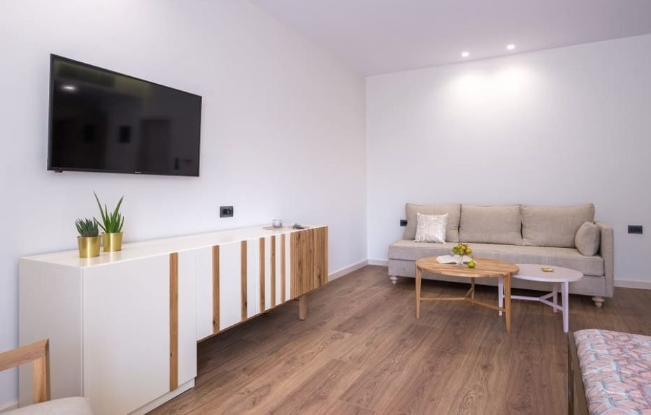 Deluxe Suite With Balcony and Side Sea View