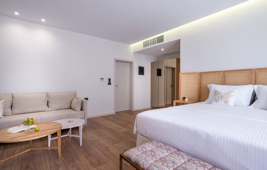 Deluxe Suite With Balcony and Side Sea View