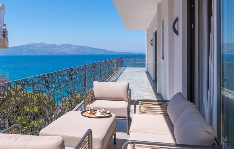 Deluxe Suite With Balcony and Side Sea View