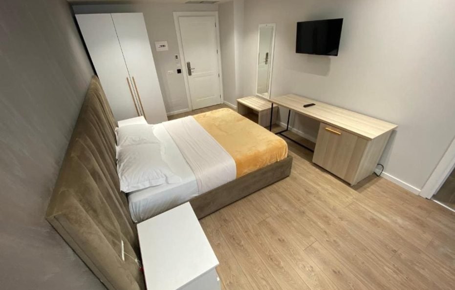 Family Room no Balcony