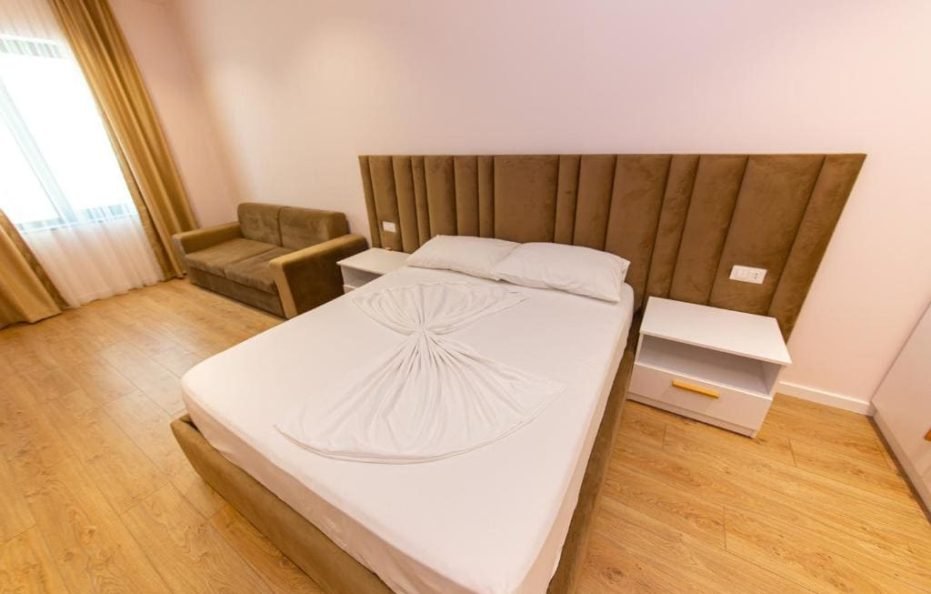 Family Room no Balcony