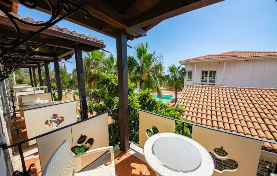 QUADRUPLE ROOM WITH VERANDA AND POOL VIEW