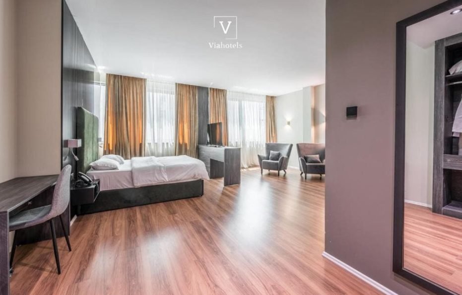 Queen Suite with Spa Bath