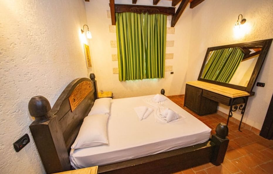 FAMILY ROOM WITH BALCONY MOUNTAIN  VIEW