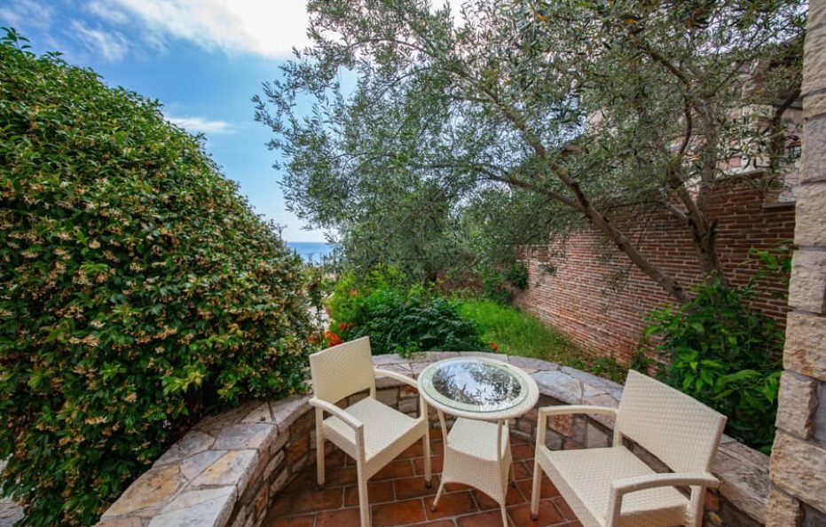 FAMILY ROOM WITH BALCONY MOUNTAIN  VIEW
