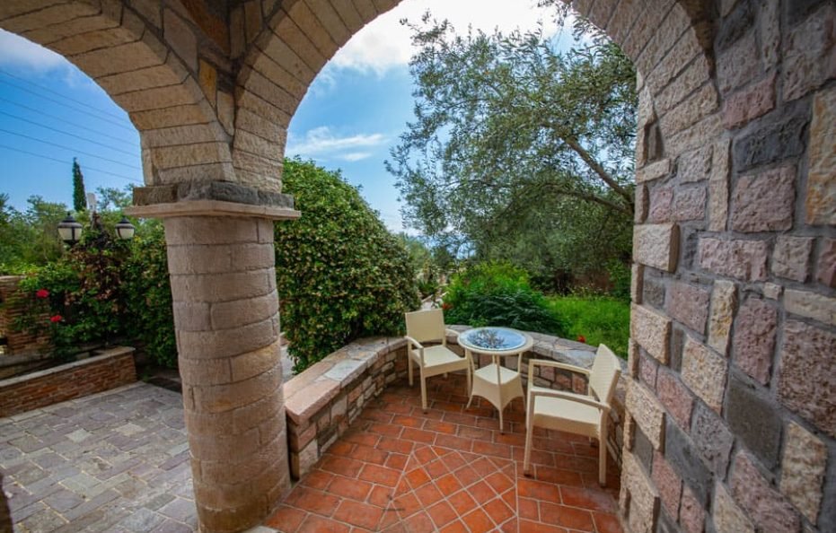 FAMILY ROOM WITH BALCONY MOUNTAIN  VIEW