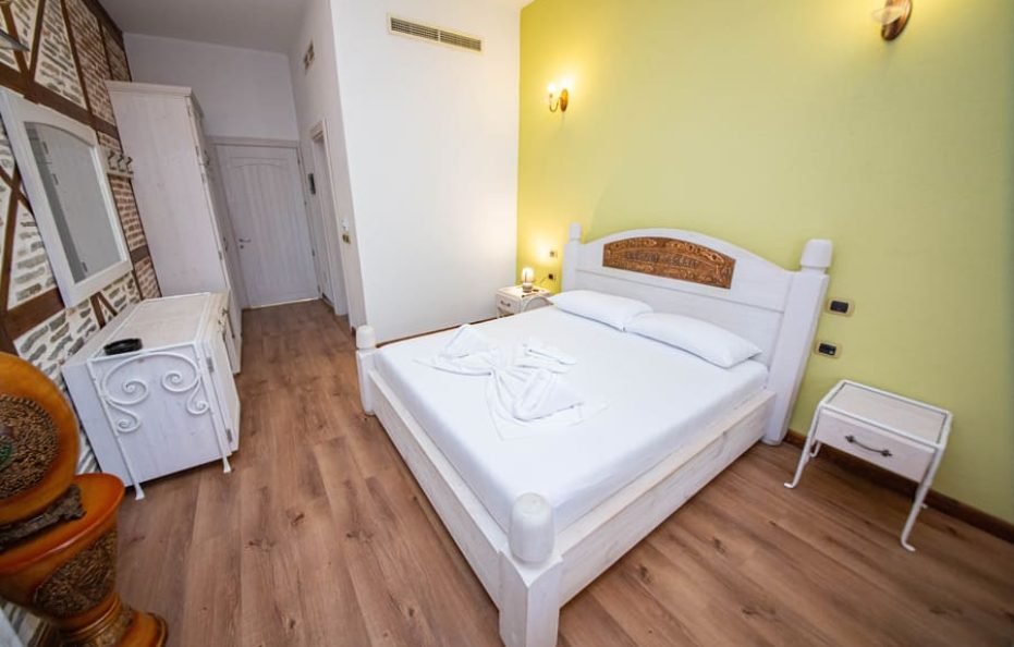 FAMILY ROOM WITH BALCONY AND SEASIDE VIEW