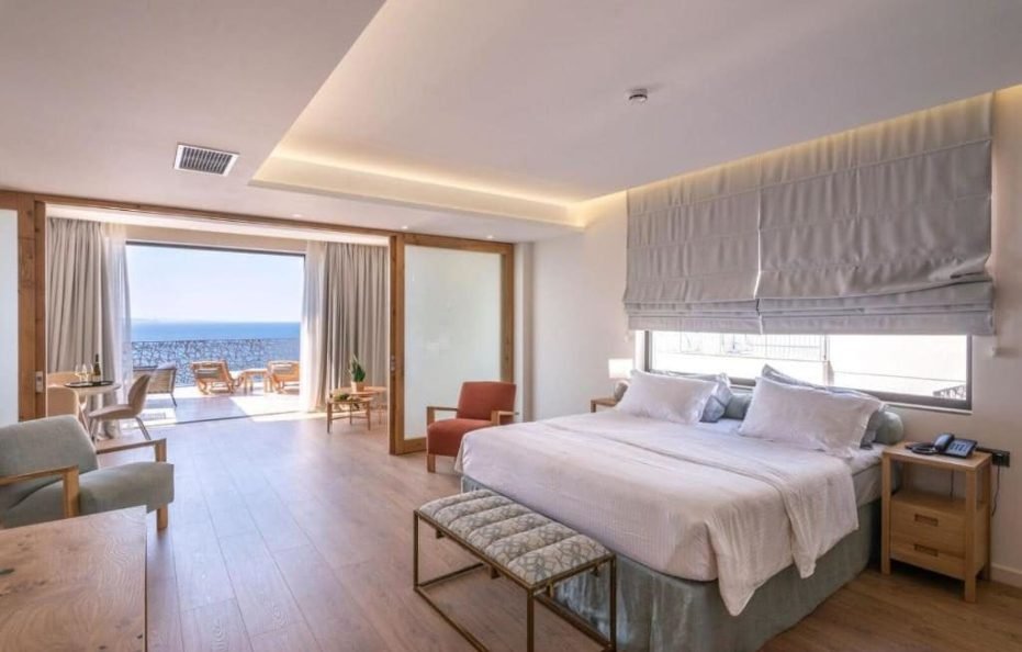 Glow Suite With Terrace and Sea View