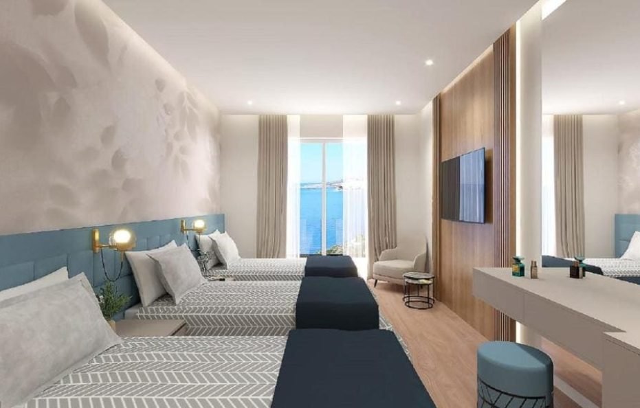 Deluxe Triple Room with Balcony and Sea View