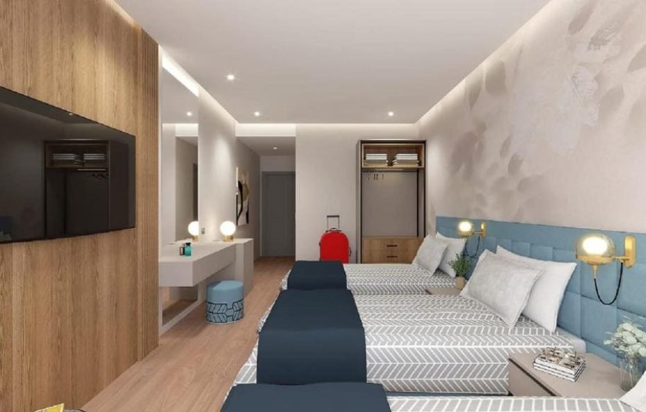 Deluxe Triple Room with Balcony and Sea View