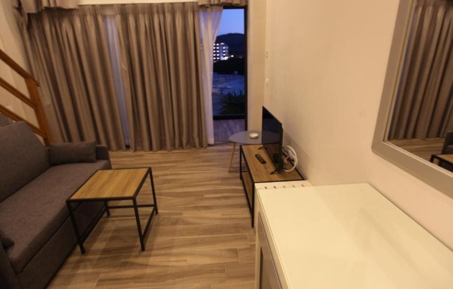 Duplex Family Room With Balcony