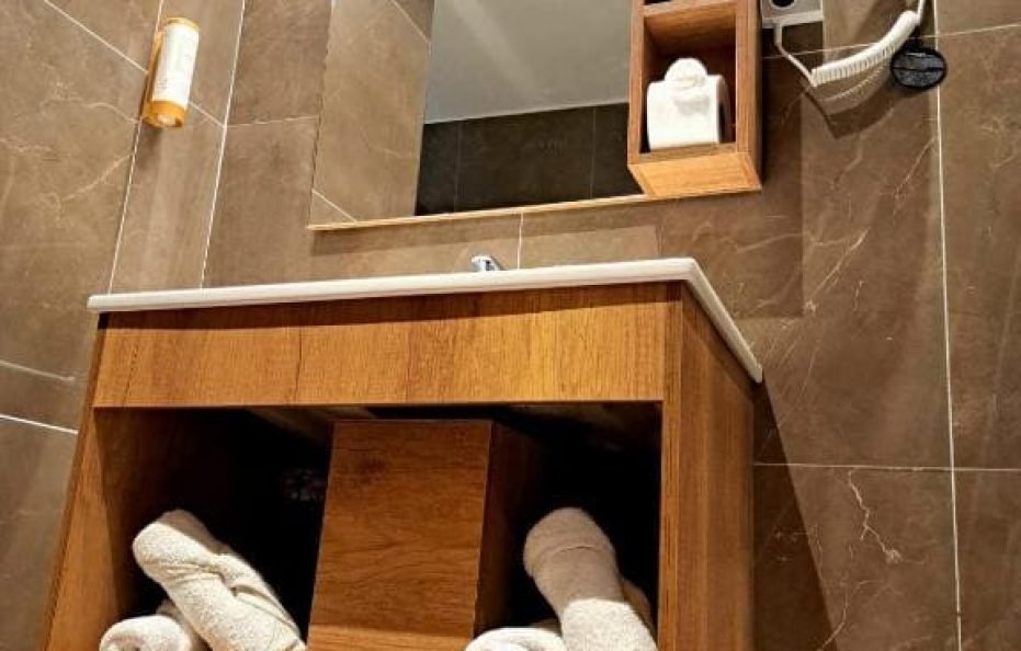 Triple Room Hill-View