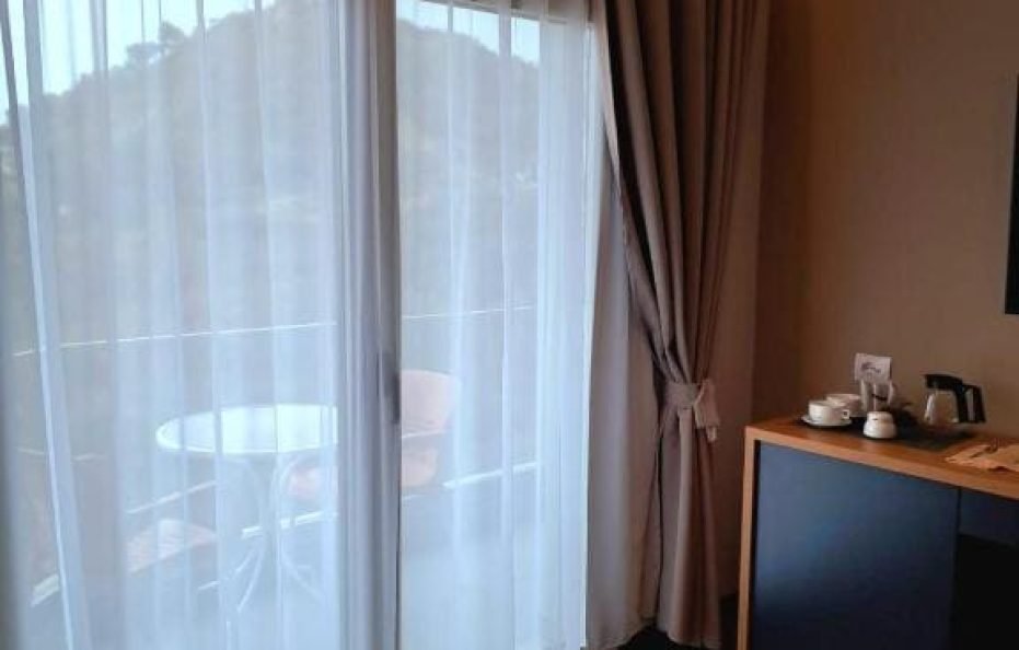 Triple Room Hill-View
