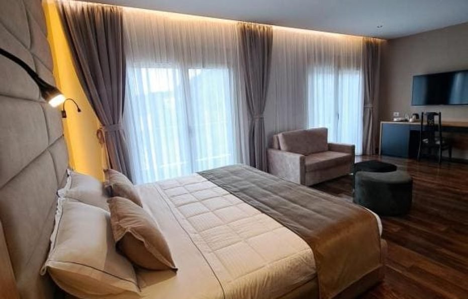 Triple Room Hill-View