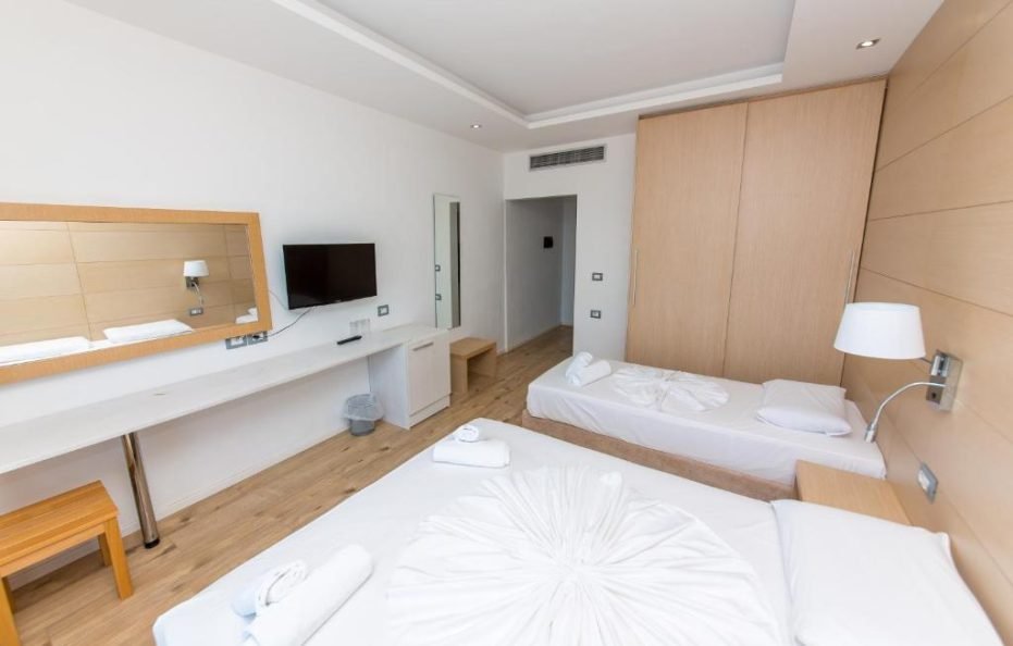 TRIPLE Room Sea View