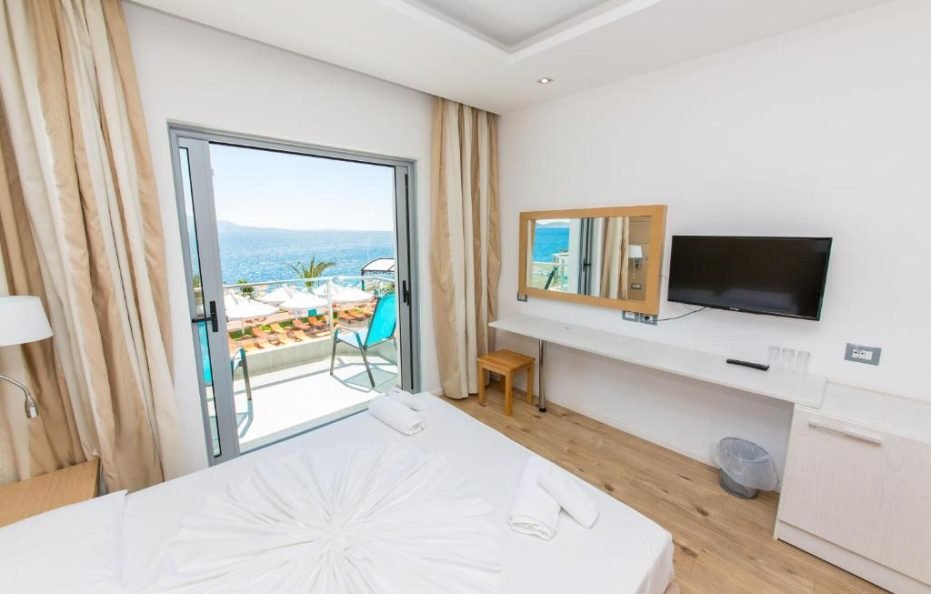 TRIPLE Room Sea View