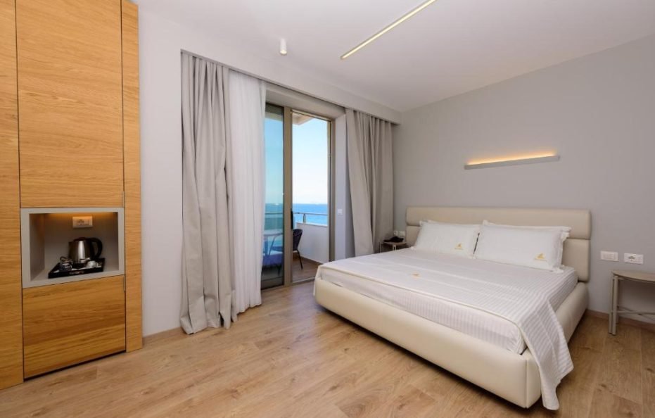 DOUBLE ROOM WITH SEA VIEW