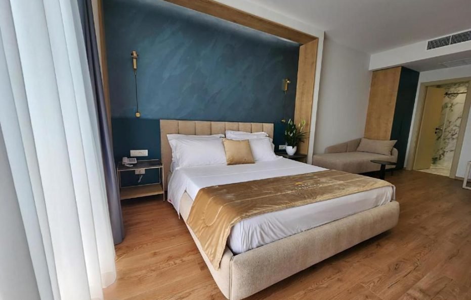 Superior Triple Room with Balcony SV