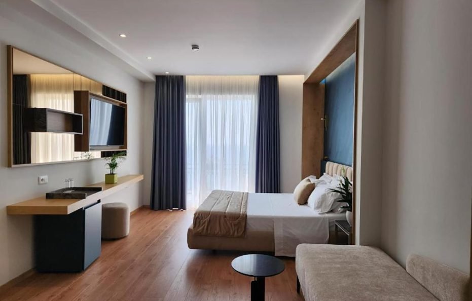 Superior Triple Room with Balcony SV