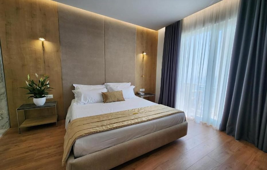 Deluxe Double Room with Balcony SV