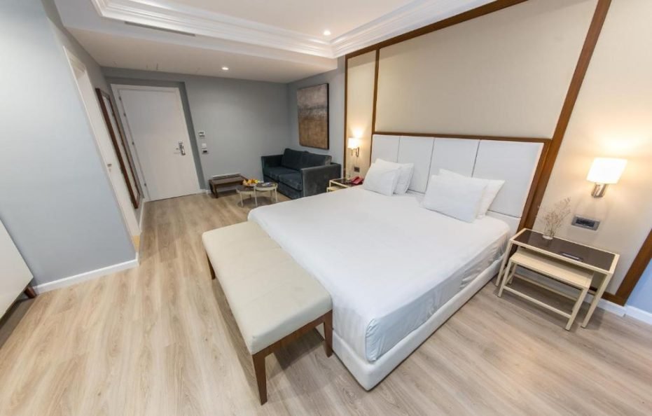 Superior room with partial sea view