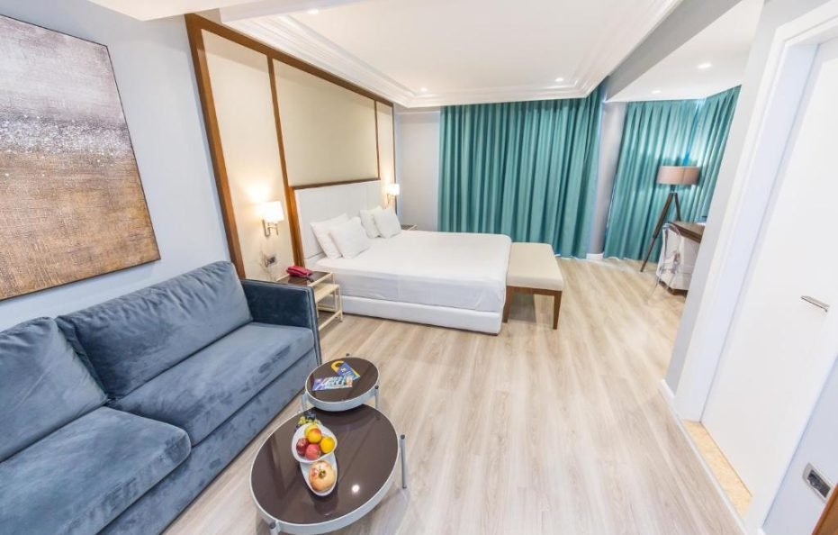 Superior room with partial sea view