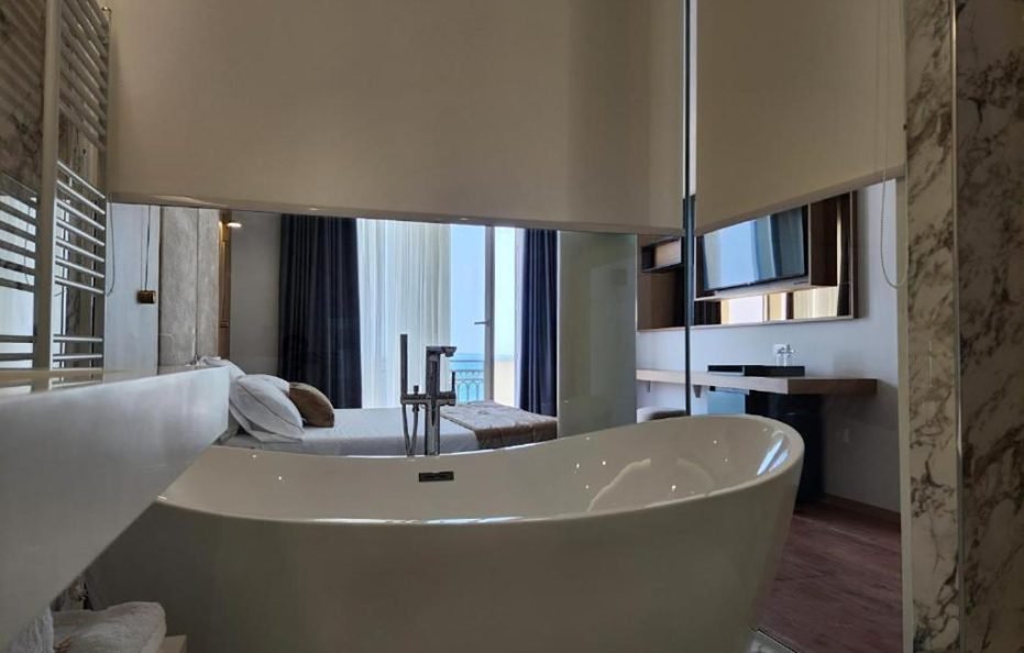 Deluxe Double Room with Balcony SV