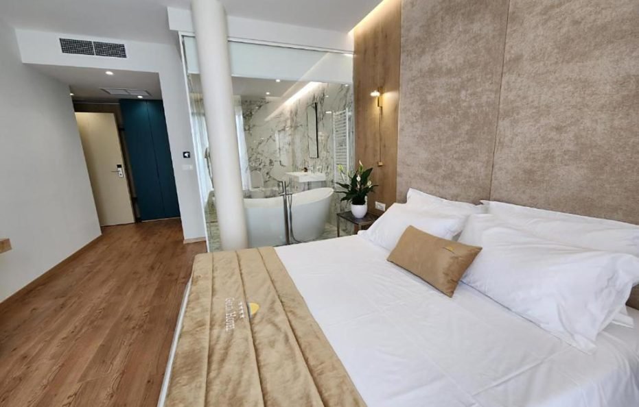 Deluxe Double Room with Balcony SV