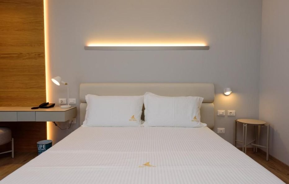 DOUBLE / TWIN ROOM WITH MOUNTAIN VIEW