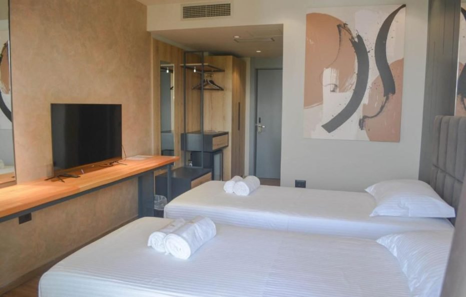 Deluxe Double/Twin with balcony Pool View