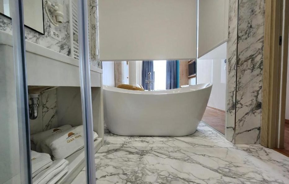 Deluxe Double Room with Balcony SV