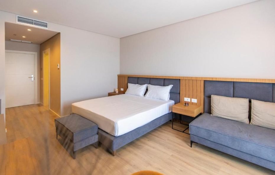 Superior King Room Rock View