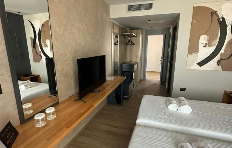 Deluxe Triple with balcony Sea View