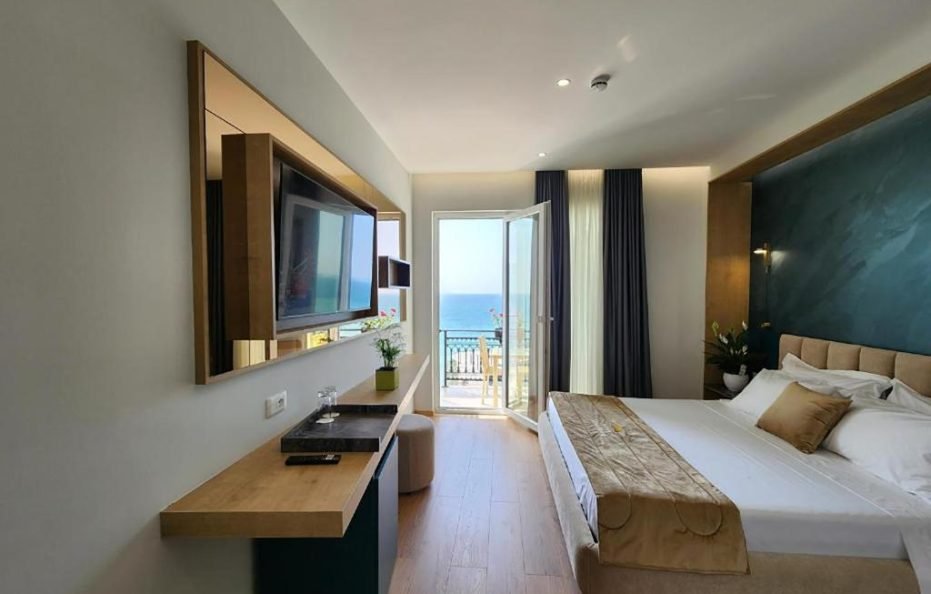 Superior Double Room with Balcony SV