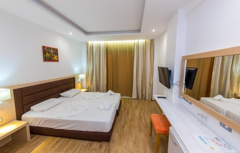 DOUBLE / TWIN STREET VIEW